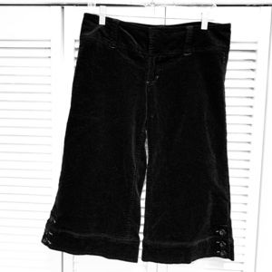 Plug Juniors Wide-Leg Black Corduroy Capri, Size 9